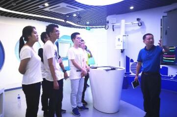 浙大暑期社會(huì )實(shí)踐團赴遠望信息參觀(guān)調研