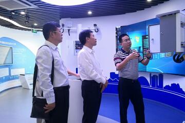 中國安防協(xié)會(huì )秘書(shū)長(cháng)張忠孝一行赴遠望信息參觀(guān)考察