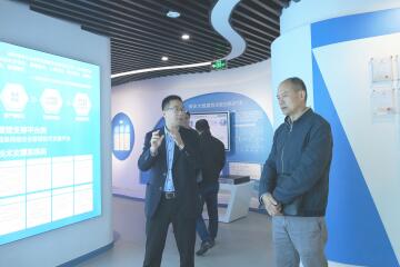 浙江省網(wǎng)信辦網(wǎng)絡(luò )安全處處長(cháng)宋皆榮一行 赴遠望信息參觀(guān)調研