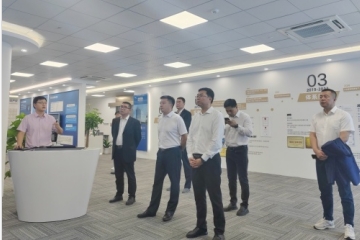 新疆巴州數字化發(fā)展局黨組書(shū)記、副局長(cháng)左勇一行到遠望信息調研考察